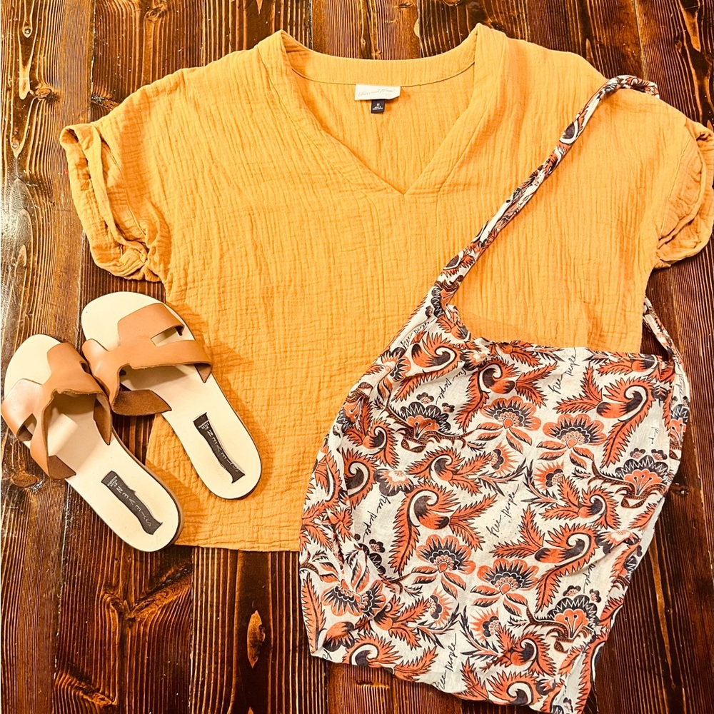 Orange V-Neck Universal Thread Top Medium